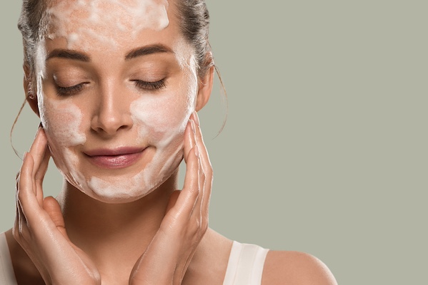 Reinigungsschaum mit beruhigender Wirkung für sanfte Reinigung des Gesichts