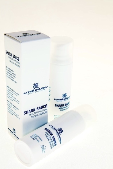 Shark Sauce Serum als Nachpflege für Microneedling mit dem sterilen Anti-Aging Neck Lift Serum von Utsukusy