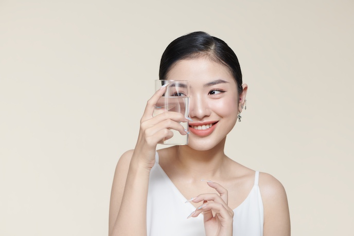 Junge asiatische Frau mit Glass Skin