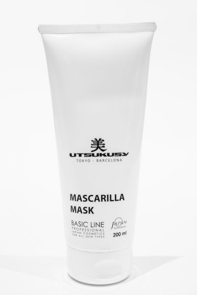 Basic Line face mask from Utsukusy Cosmetics